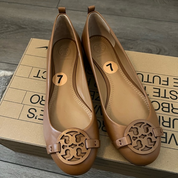NEW Tory Burch tan flats NWOT - Picture 1 of 5